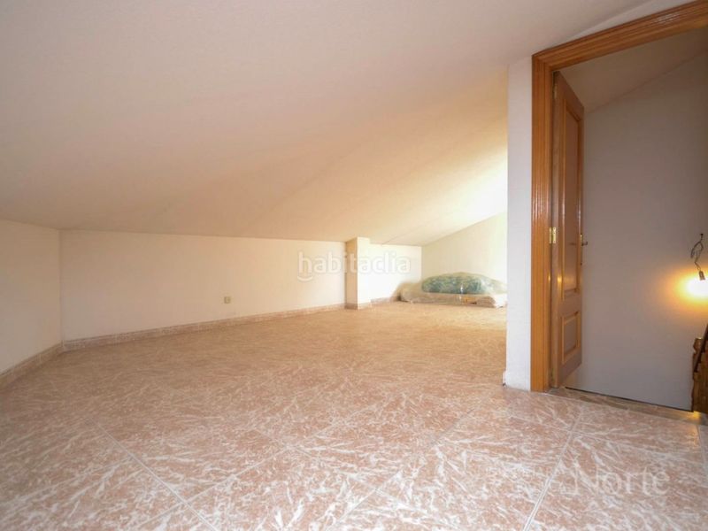 Foto 1ebbc3c4-6654-41c5-a658-90e9d5917182. Casa amb aparcament a Algete centro Algete