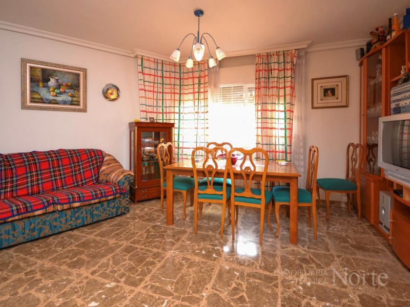 Foto 379c909b-ae19-48ec-9003-050a061a8641. Casa amb aparcament a Algete centro Algete