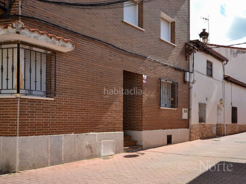 Foto d246b844-3d01-4fdc-a63c-715a9cf29a36. Casa amb aparcament a Algete centro Algete