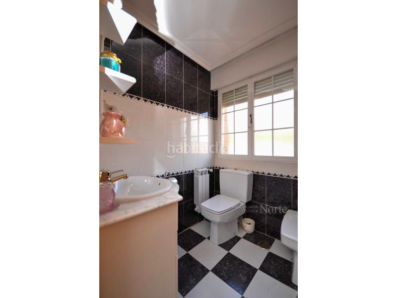 Foto f5eb3b4d-6776-438e-9562-1a41d49a9062. Casa amb aparcament a Algete centro Algete