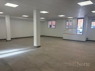 Local Comercial en Calle Almendros