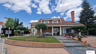 Chalet  Avenida del pinar. Espectacular chalet en campo real: amplio, elegante y con impres