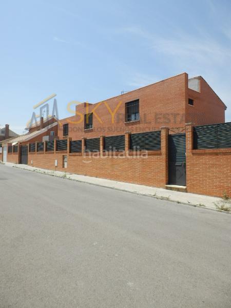 Foto c922ff52-dada-4569-a838-508794a8b4c3. Piso vivienda unifamiliar _con piscina en Torres de la Alameda