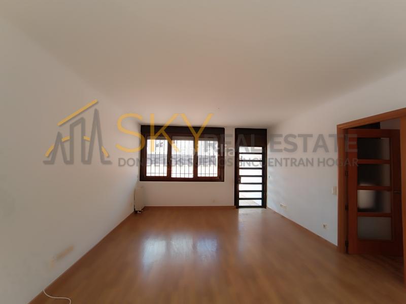 Foto d698e2db-df6e-458b-ba91-9b7674b01b04. Piso vivienda unifamiliar _con piscina en Torres de la Alameda