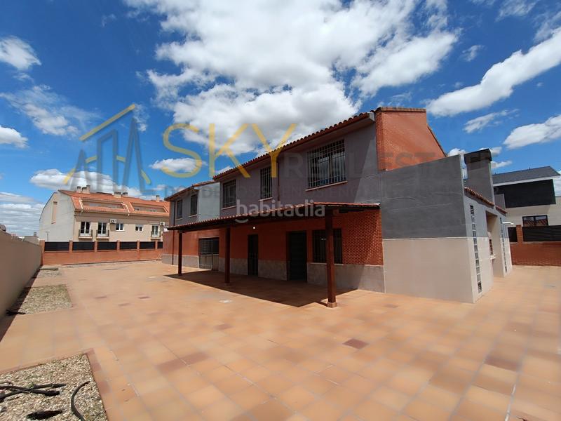 Foto de08ee25-d6cd-4641-8ce9-3232c1e8065b. Piso vivienda unifamiliar _con piscina en Torres de la Alameda