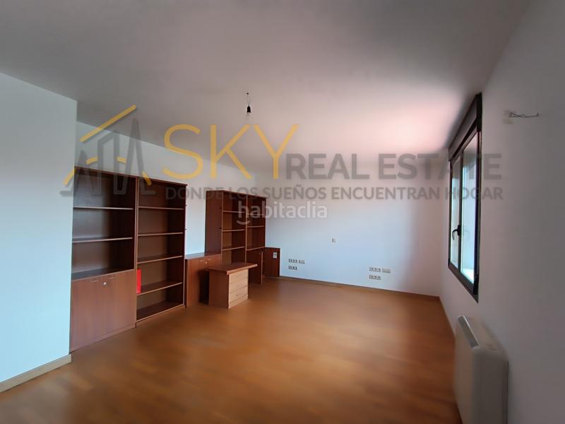 Foto fdb24d65-bfae-4db0-a3d9-0f624ae338ea. Piso vivienda unifamiliar _con piscina en Torres de la Alameda