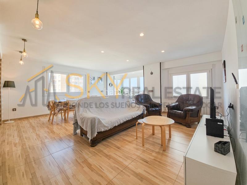 Foto f7dfc3ed-85af-4eb6-838c-7b35b13d2cb0. Piso vive el lujo frente al mar con sky real estate y con plaza garaje en Cullera