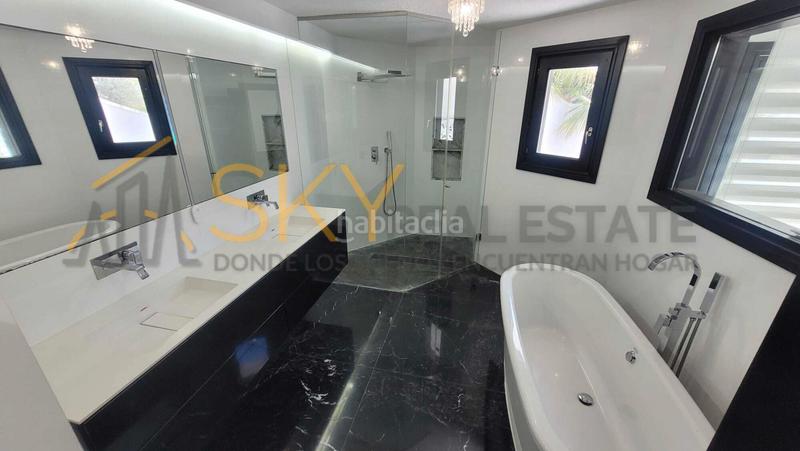 Foto 0bae9aec-6a3b-4ca9-a596-798a4f399a88. Chalet  de lujo en venta en calle de santa barbara en Rocafort