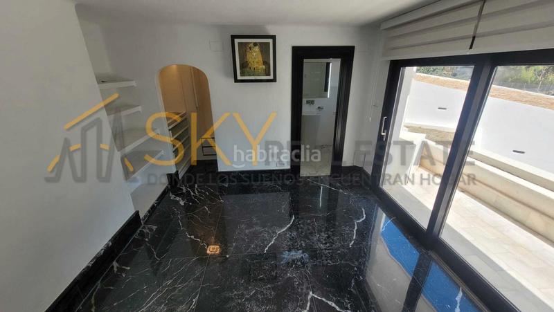 Foto 6a22c64a-baba-429a-ac7d-46bb8c849c1e. Chalet  de lujo en venta en calle de santa barbara en Rocafort