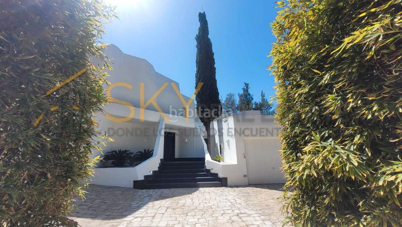 Foto 736c9ab2-5cd6-4f50-89f0-f94cdd5b2a2d. Chalet  de lujo en venta en calle de santa barbara en Rocafort