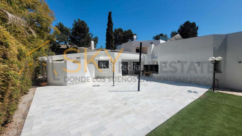 Foto 8ece3f65-fd09-4460-9d6d-80fa01d94a46. Chalet  de lujo en venta en calle de santa barbara en Rocafort