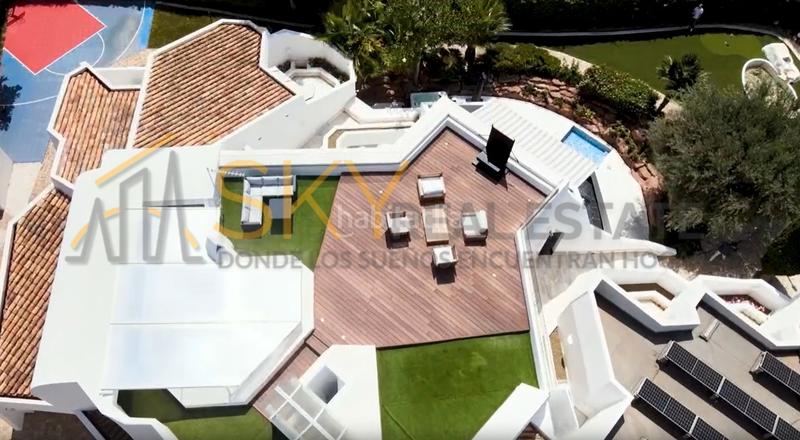 Foto f07279ef-88e9-402f-b90e-c692adce05cf. Chalet  de lujo en venta en calle de santa barbara en Rocafort