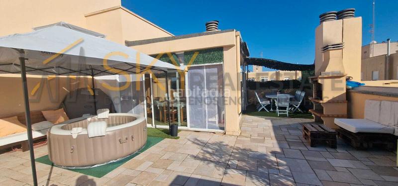 Foto 1f52ce7c-5d0f-4e57-abf5-9d6d8776a0ad. Attico con parcheggio in S´Eixample-Can Misses Ibiza