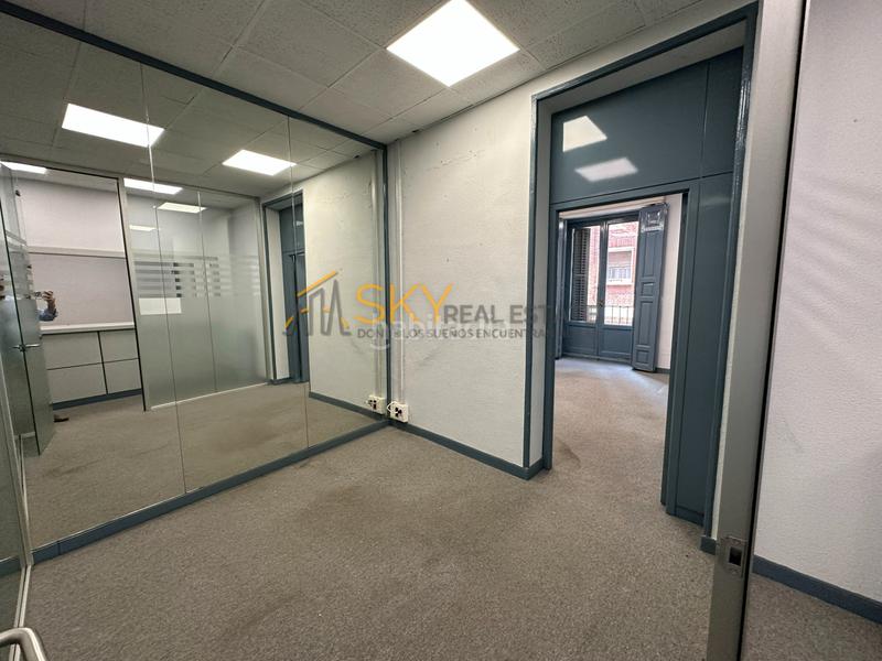 Foto 58a6db3b-9115-4fb3-8f02-edca4341e322. Piso ¡inversores atentos! piso único en huertas-las cortes con 247 m² en Madrid