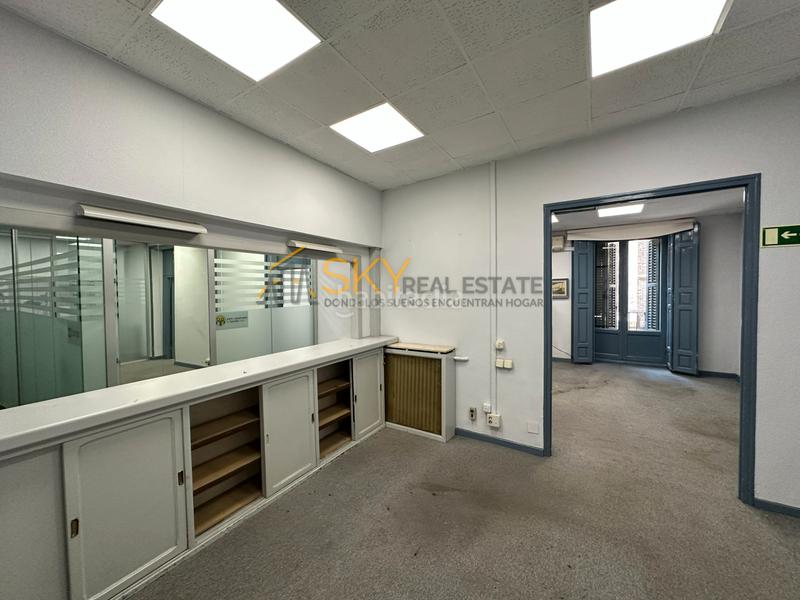 Foto bf225582-8ceb-48a3-bf53-0a1683f23094. Piso ¡inversores atentos! piso único en huertas-las cortes con 247 m² en Madrid