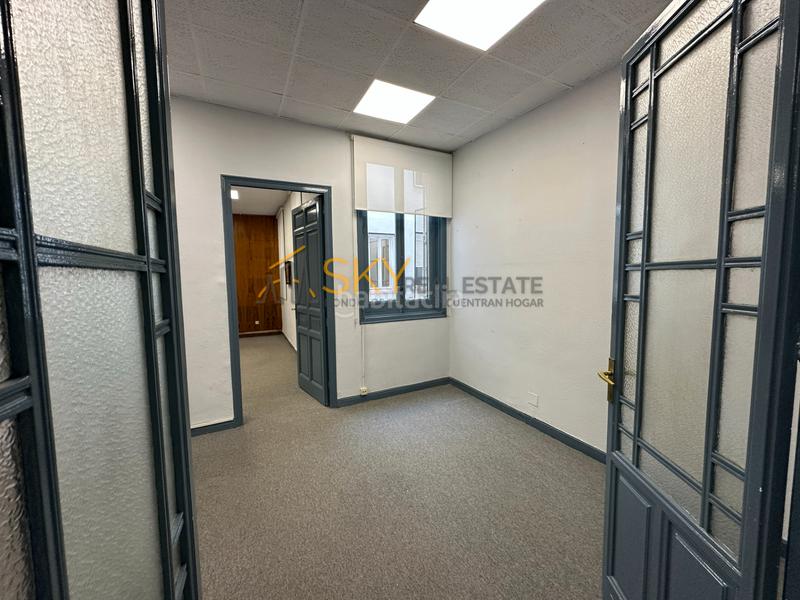 Foto e04c53e9-4899-45bd-90dc-cb16b39155f8. Piso ¡inversores atentos! piso único en huertas-las cortes con 247 m² en Madrid