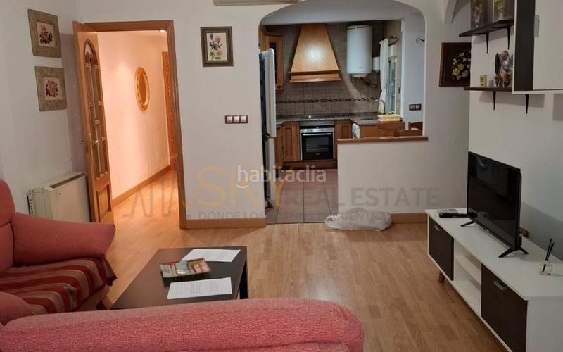 Foto e7efc424-118c-48c2-b53c-73c9f49c9983. Piso en calle chávarri 16 en Carabaña