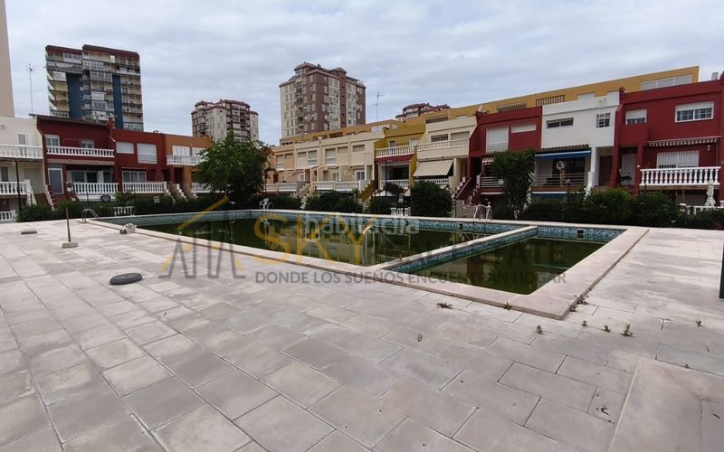 Foto f34bc6ec-dba4-4029-9d47-5940099ff556. Xalet amb piscina a Platja de la Pobla de Farnals Pobla de Farnals (la)