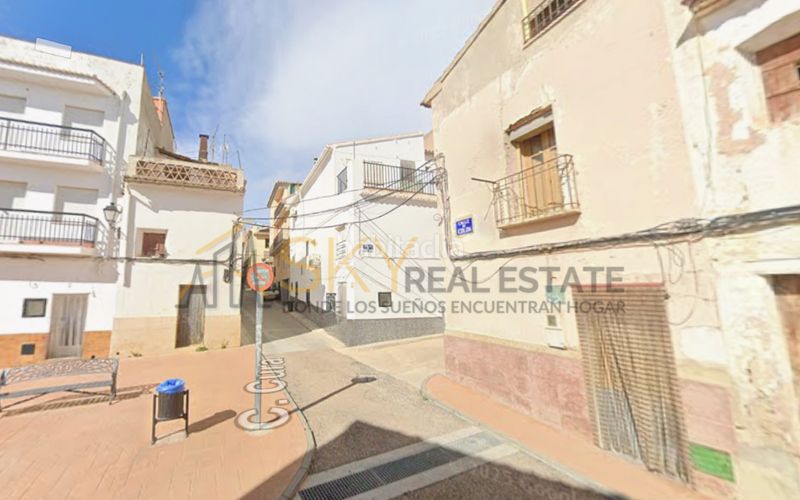 Foto 7d35f4a4-f5c1-4f25-bc41-f8303ffd4b2f. Casa adosado en venta en Alcublas