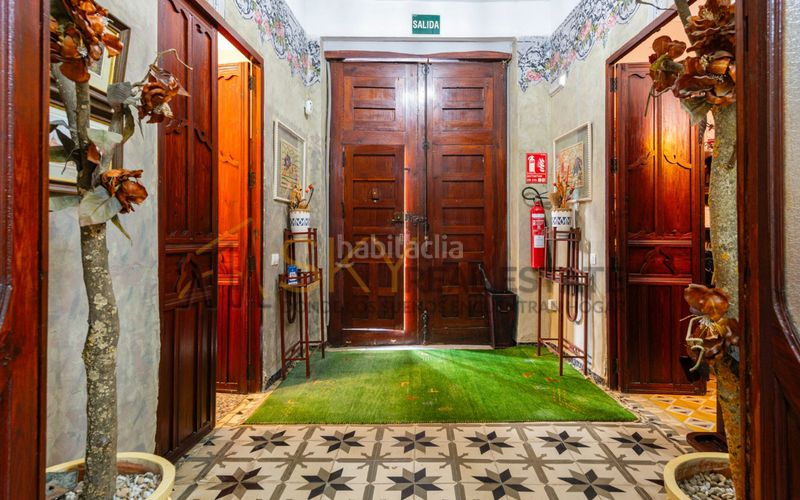 Foto f423526f-6f04-46c3-9b52-83be13fb01df. Edificio in Albaida