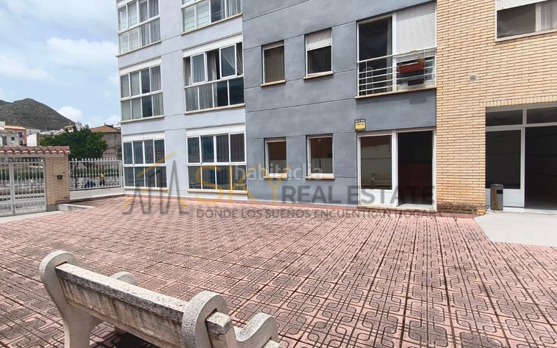 Foto 017500aa-613c-4d74-a827-f8937e5bf22a. Pis amb aparcament a Centro Pedreguer