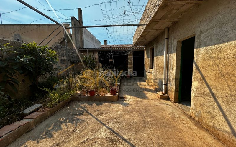 Foto 3f536c01-d711-438e-b1f6-94724c49946b. Casa amb aparcament a Ariany