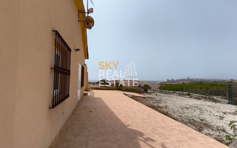Foto fba28717-688d-4222-a0b3-bf56f07910be. Casa aparellada amb aparcament a Agua Amarga - Urbanova Alicante