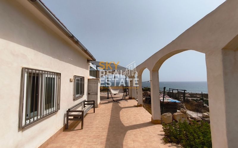 Foto fbc2e2f3-5d78-449c-90a6-c6b5e8d34890. Casa aparellada amb aparcament a Agua Amarga - Urbanova Alicante