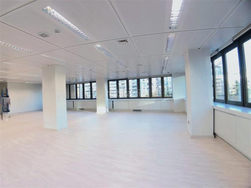 Foto e0aadc2f-8998-44f8-bad1-786c07f9ea95. Miete büro mit parking in Barri de les Corts Barcelona