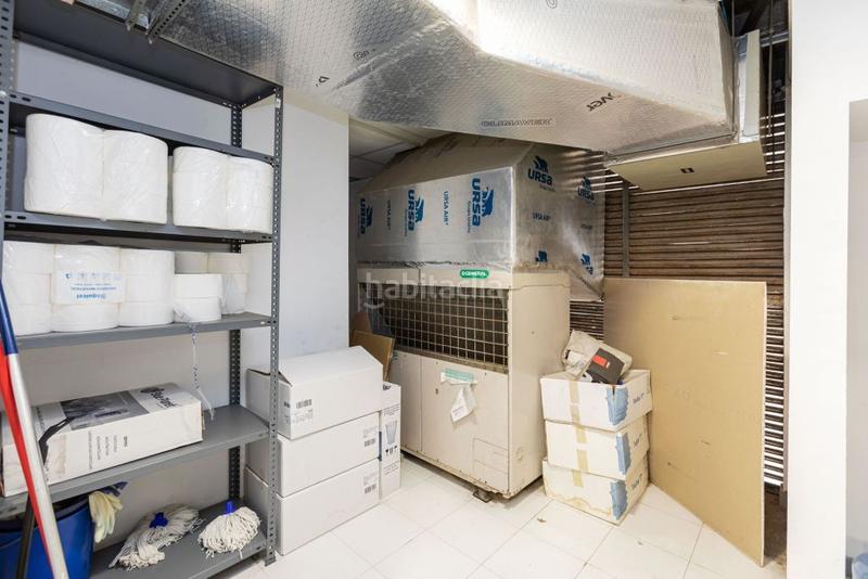 Foto 17bf80ac-489c-4ec4-87a6-60715b0d56ce. Alquiler local comercial rambla brasil y c. melcior de palau en Barcelona