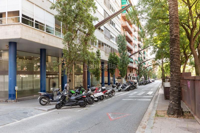 Foto 3da93ab7-f18f-46aa-bea1-32cbbab5f901. Alquiler local comercial rambla brasil y c. melcior de palau en Barcelona