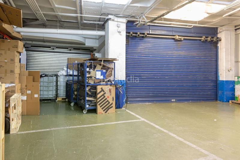 Foto 5b1fe2fa-2b32-4b40-add3-114b0f3b31a1. Alquiler local comercial rambla brasil y c. melcior de palau en Barcelona