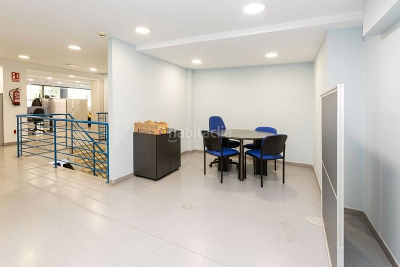 Foto 6a3e5a35-b604-4fac-abb2-bd40a11cfd8a. Alquiler local comercial rambla brasil y c. melcior de palau en Barcelona