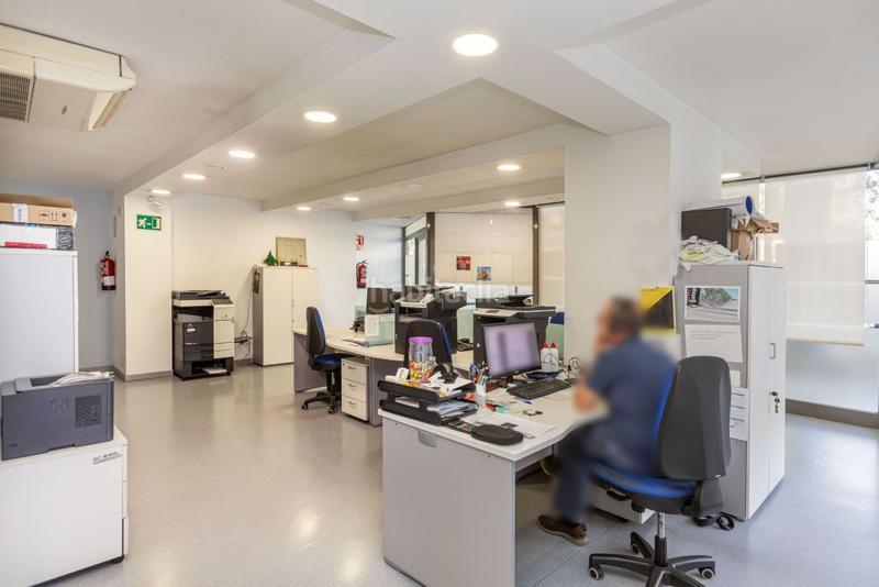 Foto 6da61102-66cc-434c-8ad9-cc9c64f383df. Alquiler local comercial rambla brasil y c. melcior de palau en Barcelona