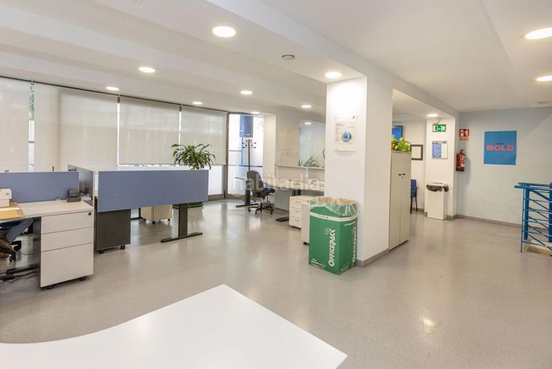 Foto 8dcf2ade-0c36-4f71-a807-7ee791be9c2a. Alquiler local comercial rambla brasil y c. melcior de palau en Barcelona