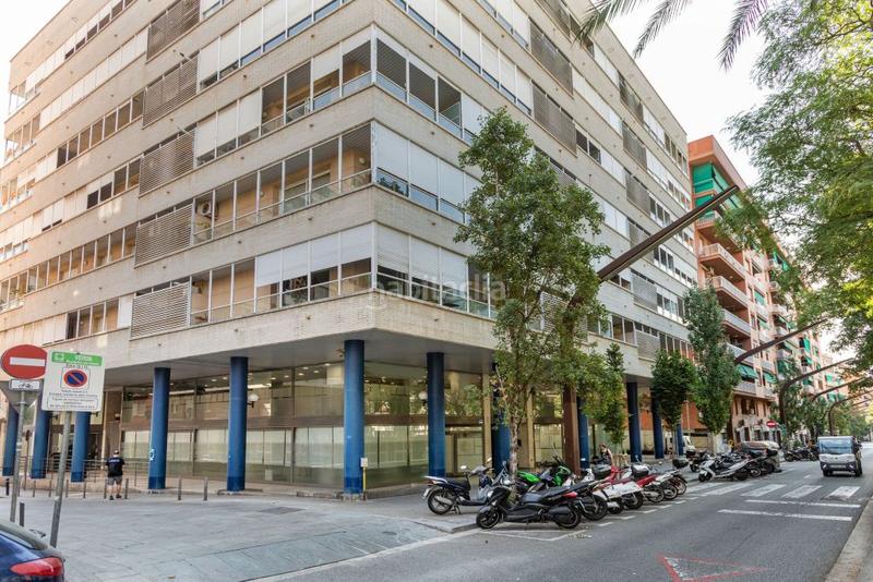 Foto 9445ca01-8cd2-4bab-922a-a4324e1db21e. Alquiler local comercial rambla brasil y c. melcior de palau en Barcelona