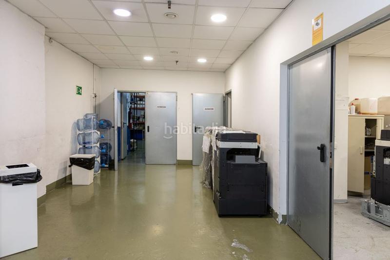 Foto 0bf4966b-0448-4d6f-ac16-16c60af27971. Lloguer local comercial a Sants Barcelona