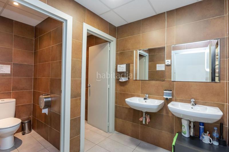 Foto 2173ffba-2b14-4ca6-8dbc-8eea8999b037. Lloguer local comercial a Sants Barcelona