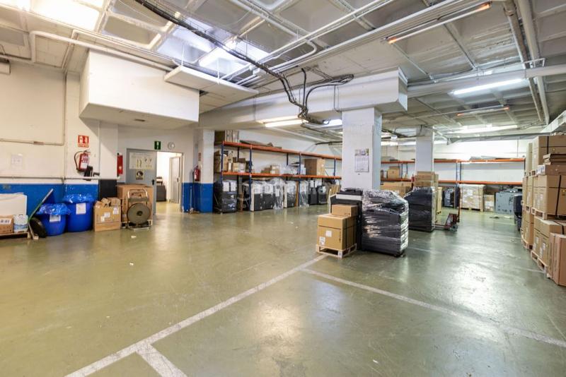 Foto 221f250d-3221-48b0-b67d-4fa8ad10ac95. Lloguer local comercial a Sants Barcelona