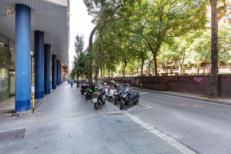 Foto 5218d747-9354-4bf8-8d47-2120dba4cff7. Lloguer local comercial a Sants Barcelona