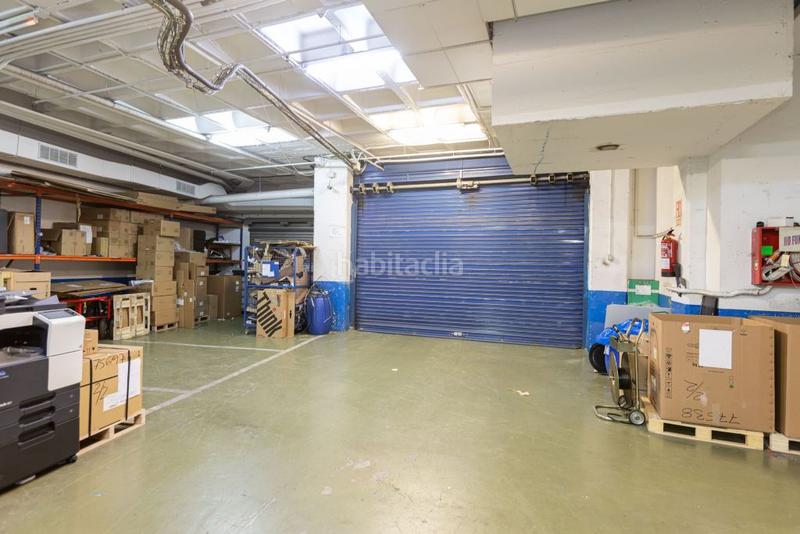 Foto 720661fc-5098-42d9-bc77-f7db9a3ef043. Lloguer local comercial a Sants Barcelona