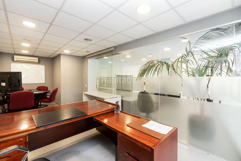 Foto 8f1e8460-fdf1-4908-b1f1-4e9d8e45c55f. Lloguer local comercial a Sants Barcelona