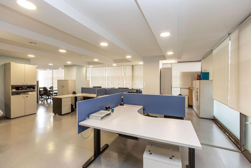 Foto 926441c3-c0a3-463e-b295-c15276a2bc46. Lloguer local comercial a Sants Barcelona