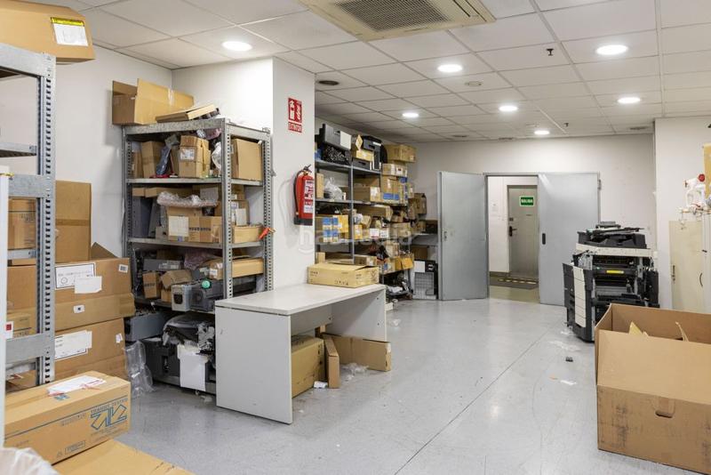 Foto a0f7543c-ec70-4760-b5ec-1a85437824fd. Lloguer local comercial a Sants Barcelona