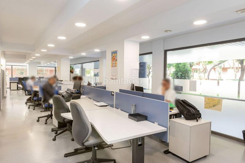 Foto c0b0a0eb-48a3-4fa8-a9df-dfc9c9ff0b12. Lloguer local comercial a Sants Barcelona