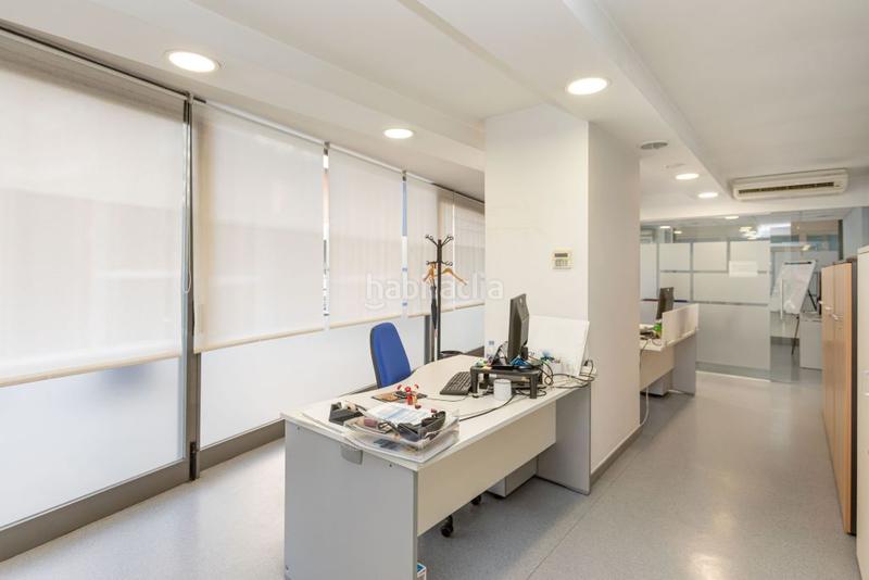 Foto f86d731c-6519-45fa-8789-b6c369165b84. Lloguer local comercial a Sants Barcelona