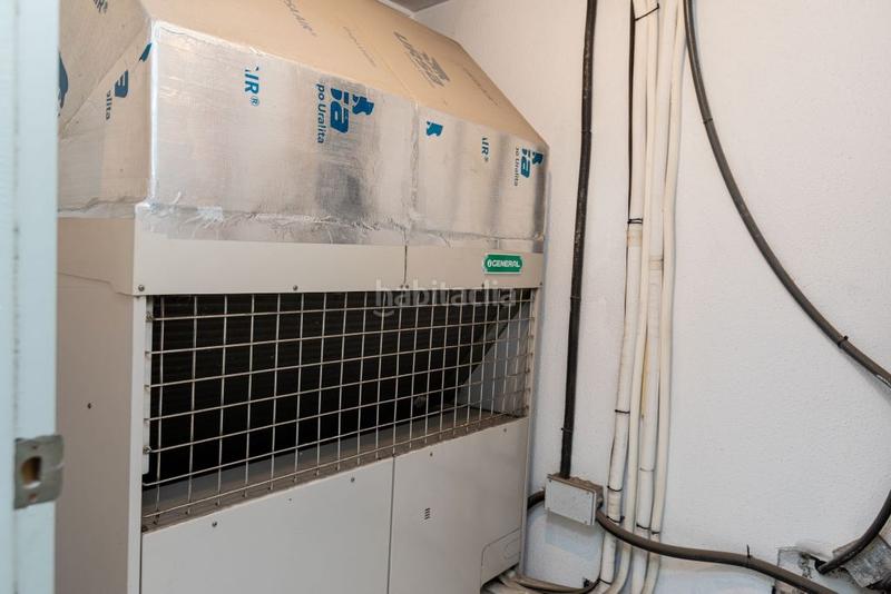 Foto 0350b7ba-def9-4f1c-a995-bd7b9ec19f35. Rent business premise in Sants Barcelona