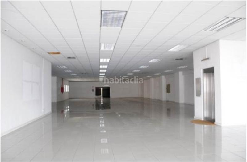 Foto ef0ffd23-2455-484c-bfc2-75f6ad99f2f6. Rent industrial building in Centre Hospitalet de Llobregat (L´)