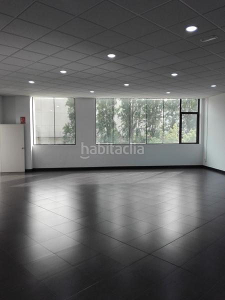 Foto cf49f6cf-85bf-407a-8a16-460da628a736. Alquiler local comercial edificio frasmo en Roquetes-Can Magí Sant Cugat del Vallès