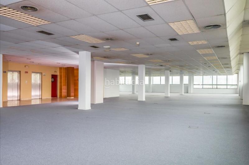 Foto bd020548-3d1b-41af-9849-08eb2f854012. Location bureau avec parking dans Zona Industrial Prat de Llobregat (El)